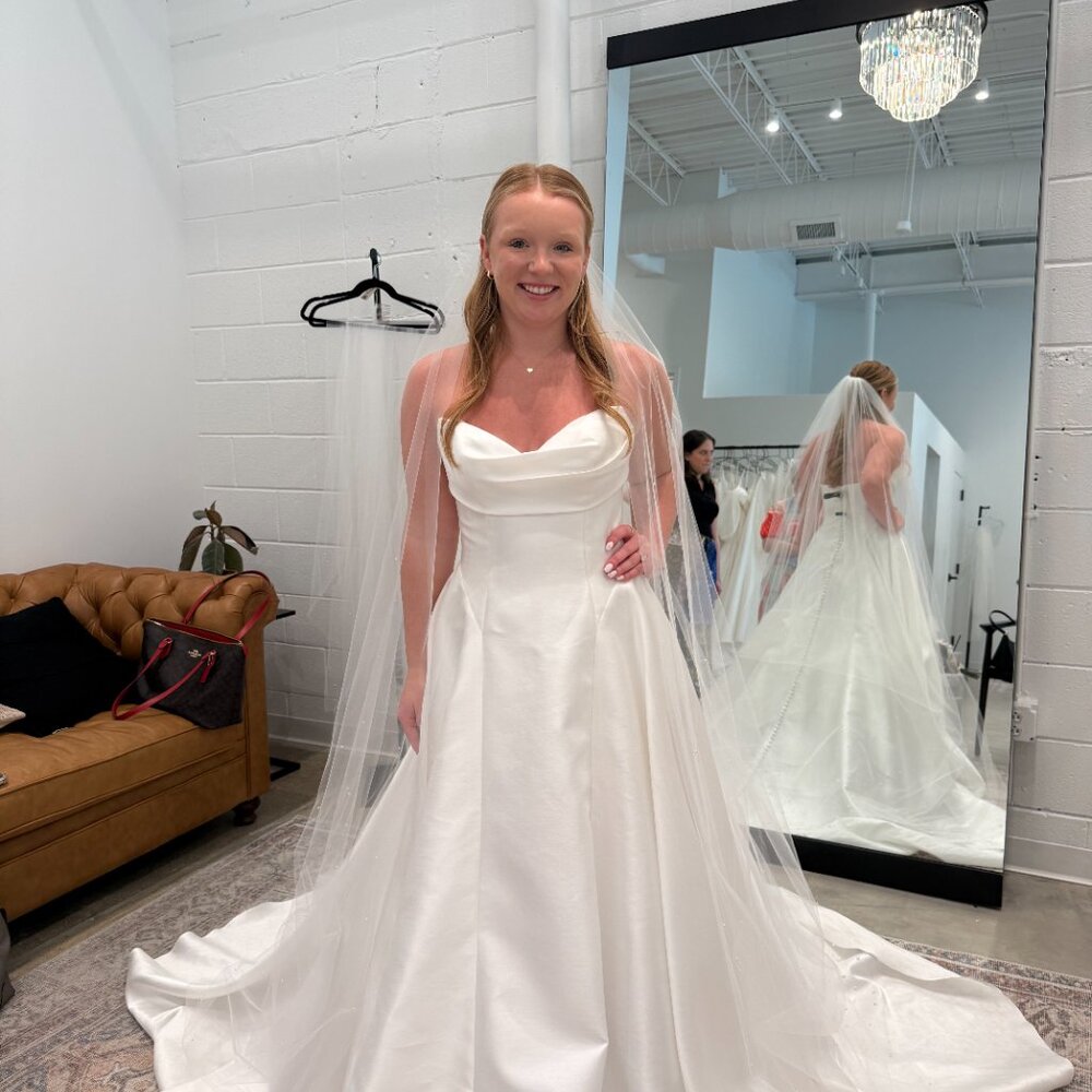 NWT! Hand made Sara Gabriel-Julianne Veil